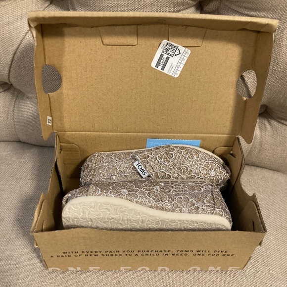 Toddler Sparkly Toms NWT - Picture 2 of 4